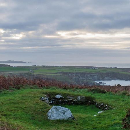 Sea And Mountain View Luxury Glamping Pods Heated Hotel Holyhead Exterior foto