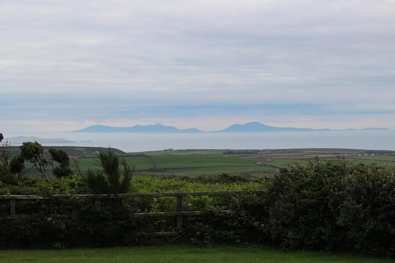 Sea And Mountain View Luxury Glamping Pods Heated Hotel Holyhead Exterior foto