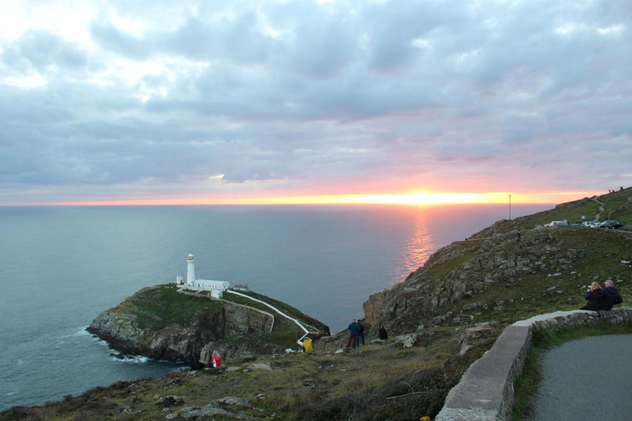 Sea And Mountain View Luxury Glamping Pods Heated Hotel Holyhead Exterior foto