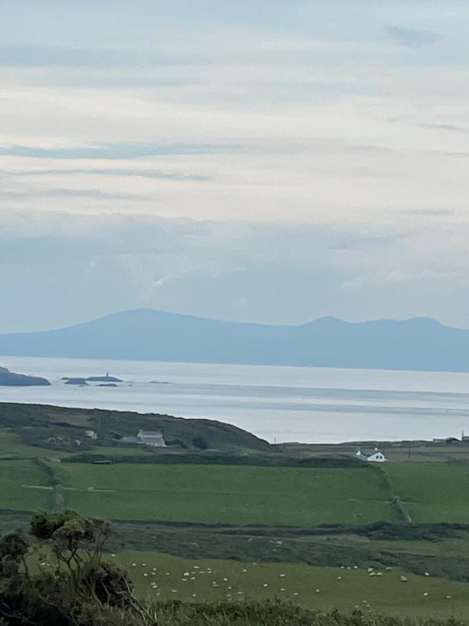 Sea And Mountain View Luxury Glamping Pods Heated Hotel Holyhead Exterior foto