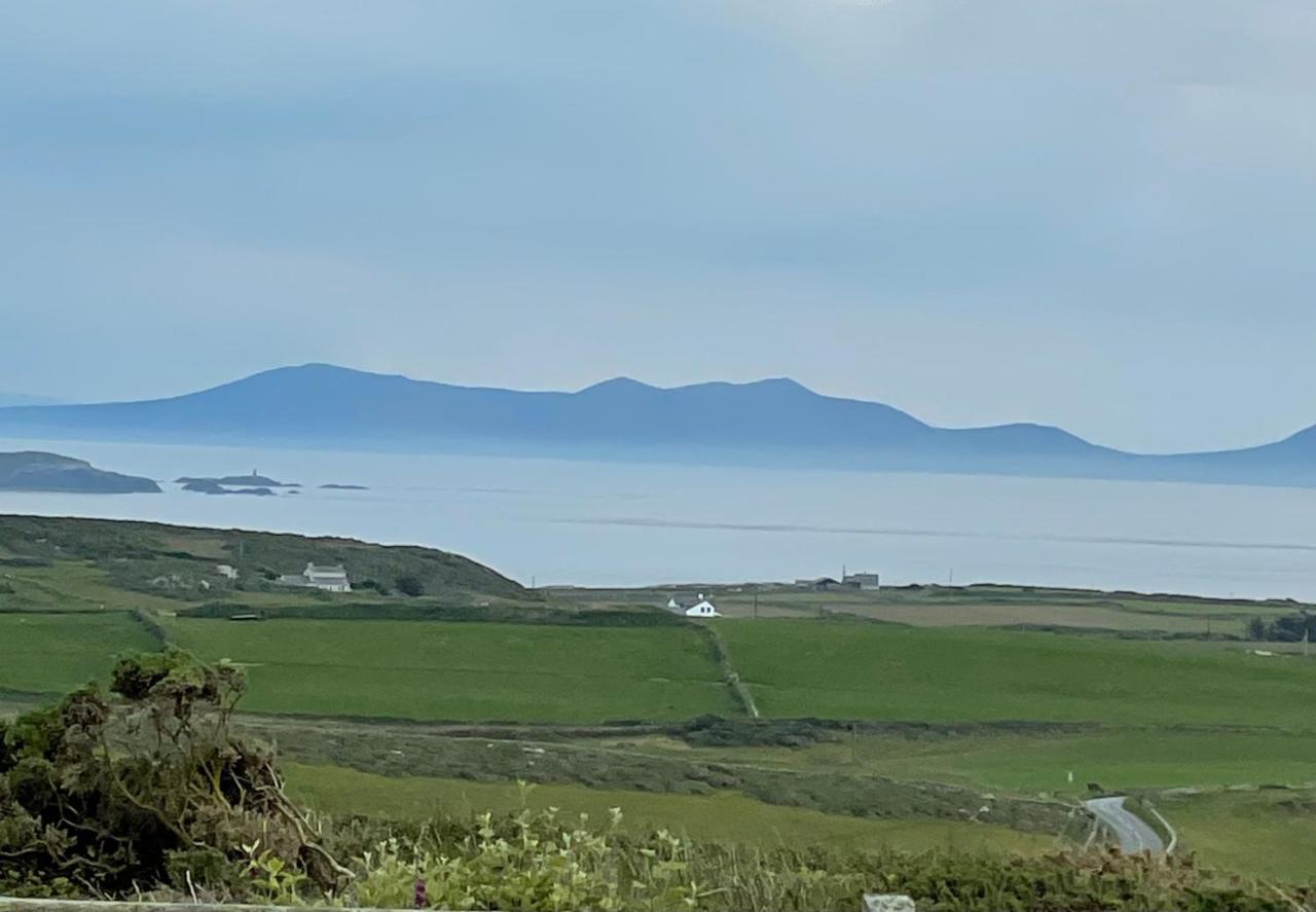 Sea And Mountain View Luxury Glamping Pods Heated Hotel Holyhead Exterior foto