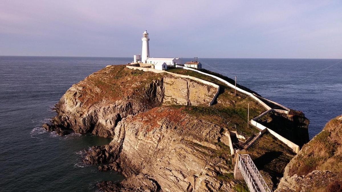 Sea And Mountain View Luxury Glamping Pods Heated Hotel Holyhead Exterior foto