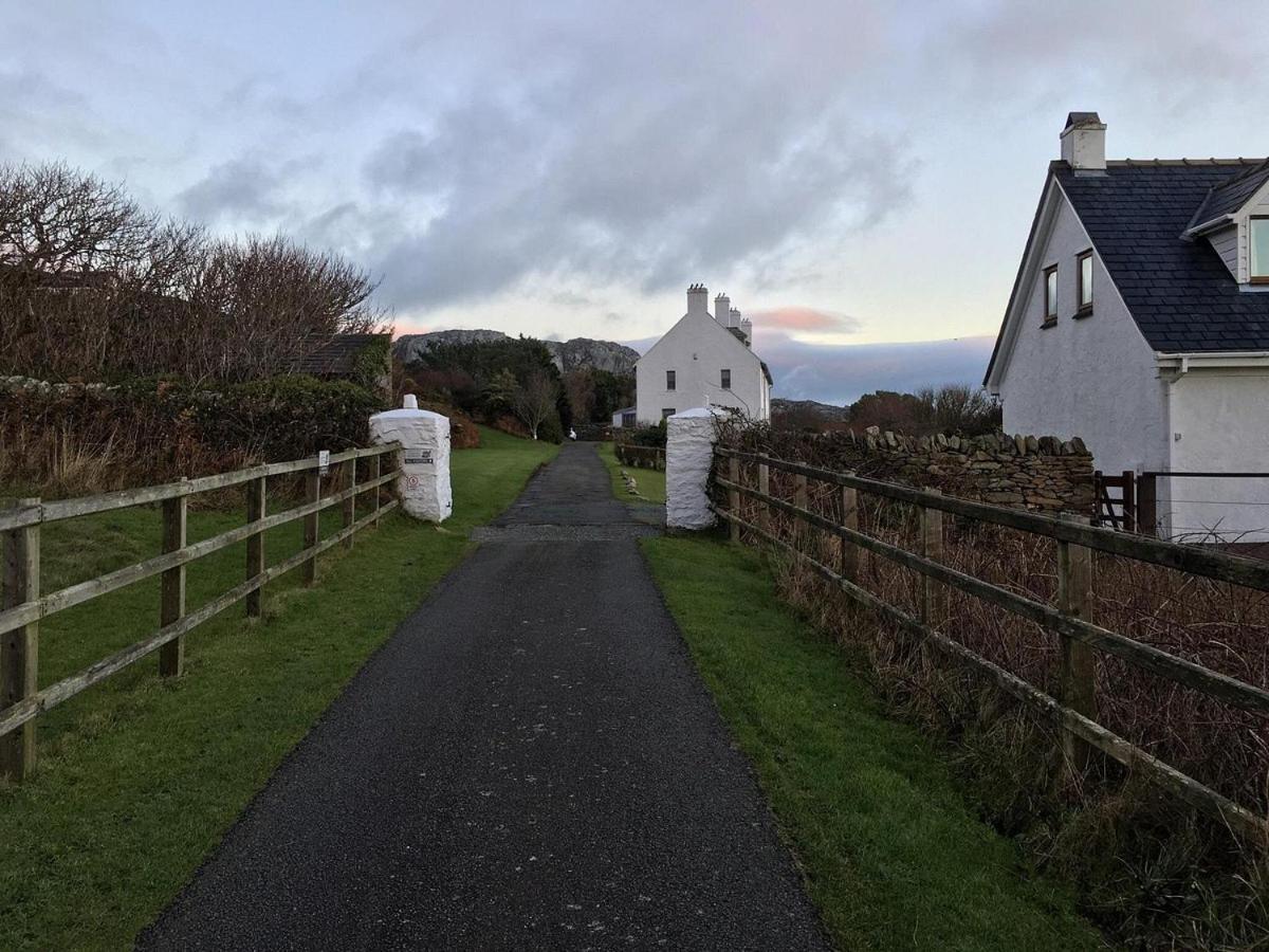 Sea And Mountain View Luxury Glamping Pods Heated Hotel Holyhead Exterior foto