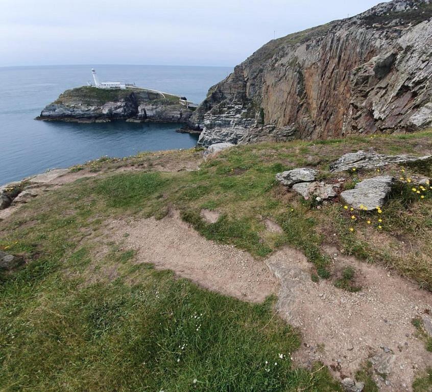 Sea And Mountain View Luxury Glamping Pods Heated Hotel Holyhead Exterior foto