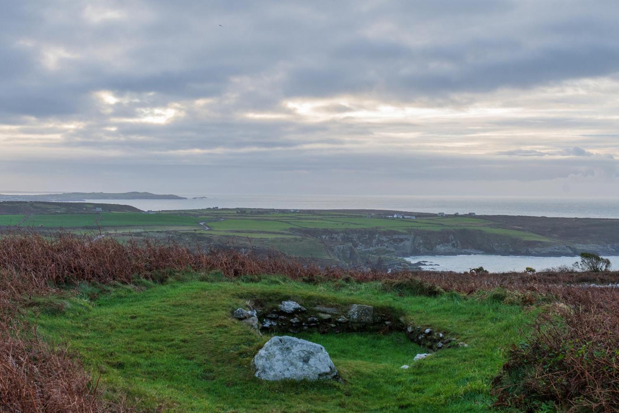 Sea And Mountain View Luxury Glamping Pods Heated Hotel Holyhead Exterior foto