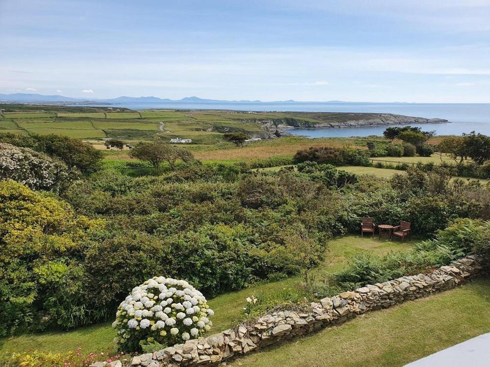 Sea And Mountain View Luxury Glamping Pods Heated Hotel Holyhead Exterior foto